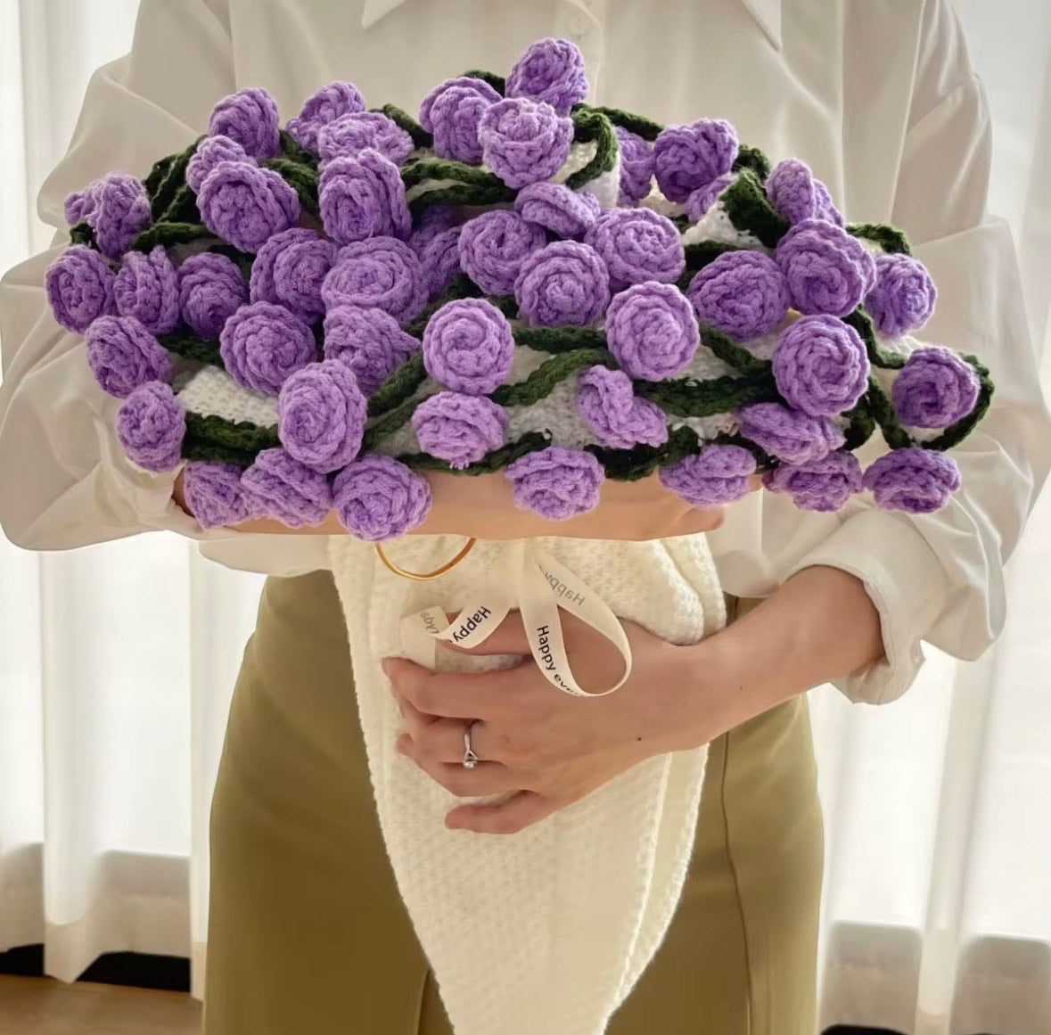 Handgewebte Rosenoase Deckenblume